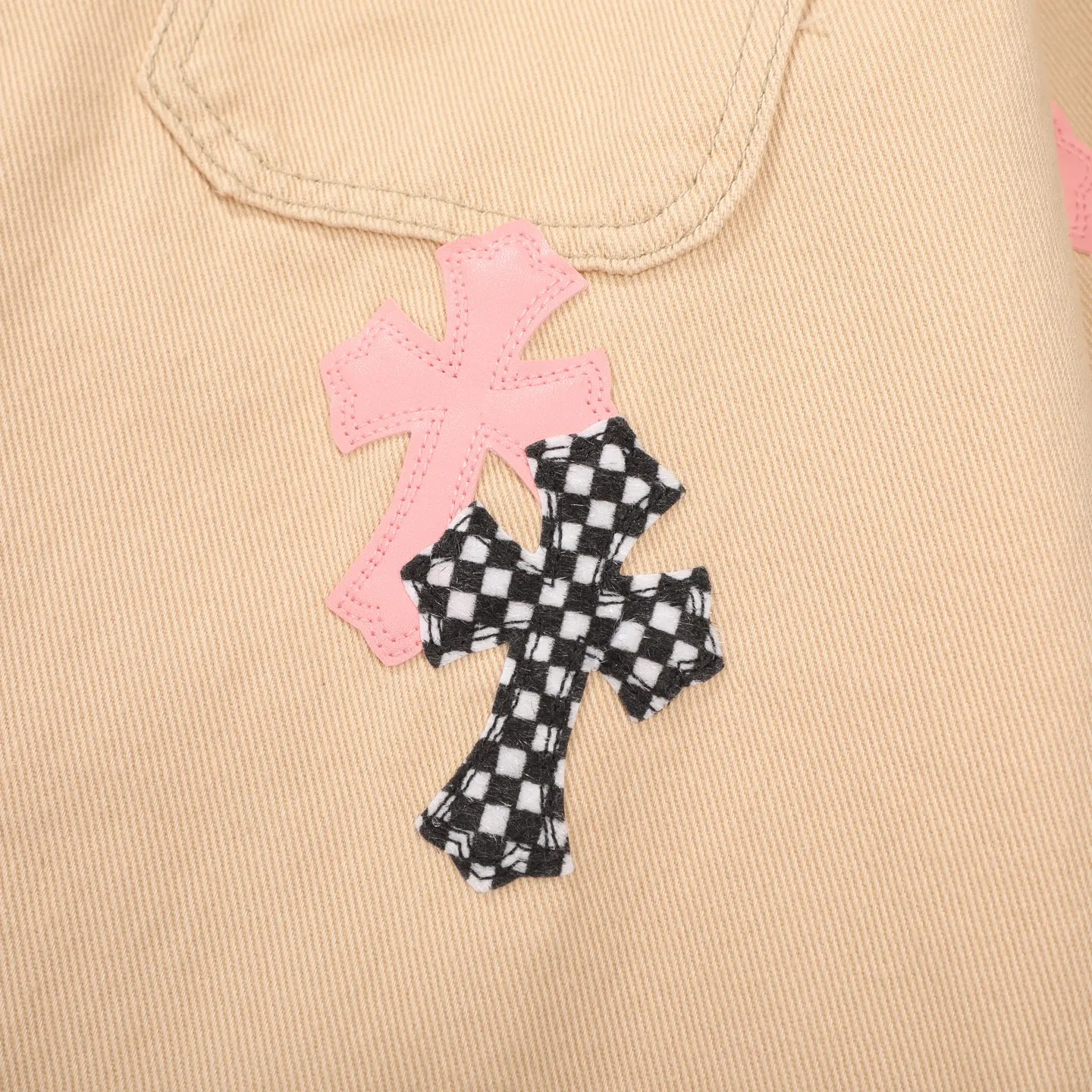 P260 Chrome Hearts丨Chloe Hearts 25ss Cherry Blossom Pink Leather Jacket Same Style for Men and Women WorkDog Pink Leather Jacket, a timeless workwear series. The fabric is made of custom-woven high-density canvas, which took more than two months. It was subsequently lightly coated to give the whole body a glossy look~ Zero color difference was achieved, and the fabric texture details were all in place! The crosses of the accessories are all genuine sheepskin, hand-stitched! The actual texture is better, the upper body is stiff, and it is OK for both men and women. The dark cross leather element has its own aura and can be worn with any outfit to slay the audience! Let you easily control the rate of return! The cross stitching is all lambskin, the inner leather is first-layer calfskin, the hardware is silver-plated, and the details are full. Size: S/M/L/XL Length: 66/68/70/72 Bust: 55/57.5/60/62.5 Shoulder width: 45.5/47.5/49.5/51.5 Sleeve length: 62/63/64/65